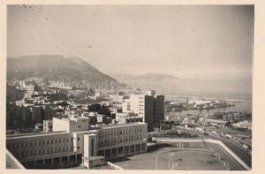ORAN LE COLLEGE DE JEUNES FILLES AVEC EN FOND SANTA CRUZ